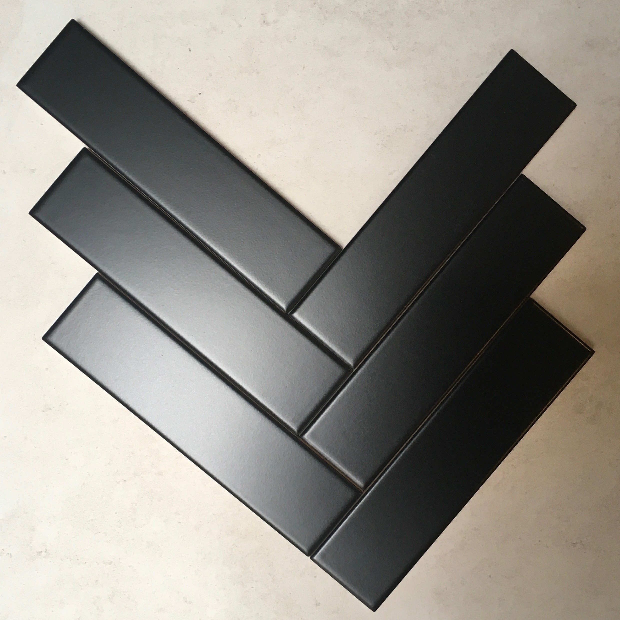 Flikkeren Betreffende lied Liso mat zwart strakke tegel met rechte randen 5 x 20 cm per 0,5 m2 online  bestellen - TEGELinfo