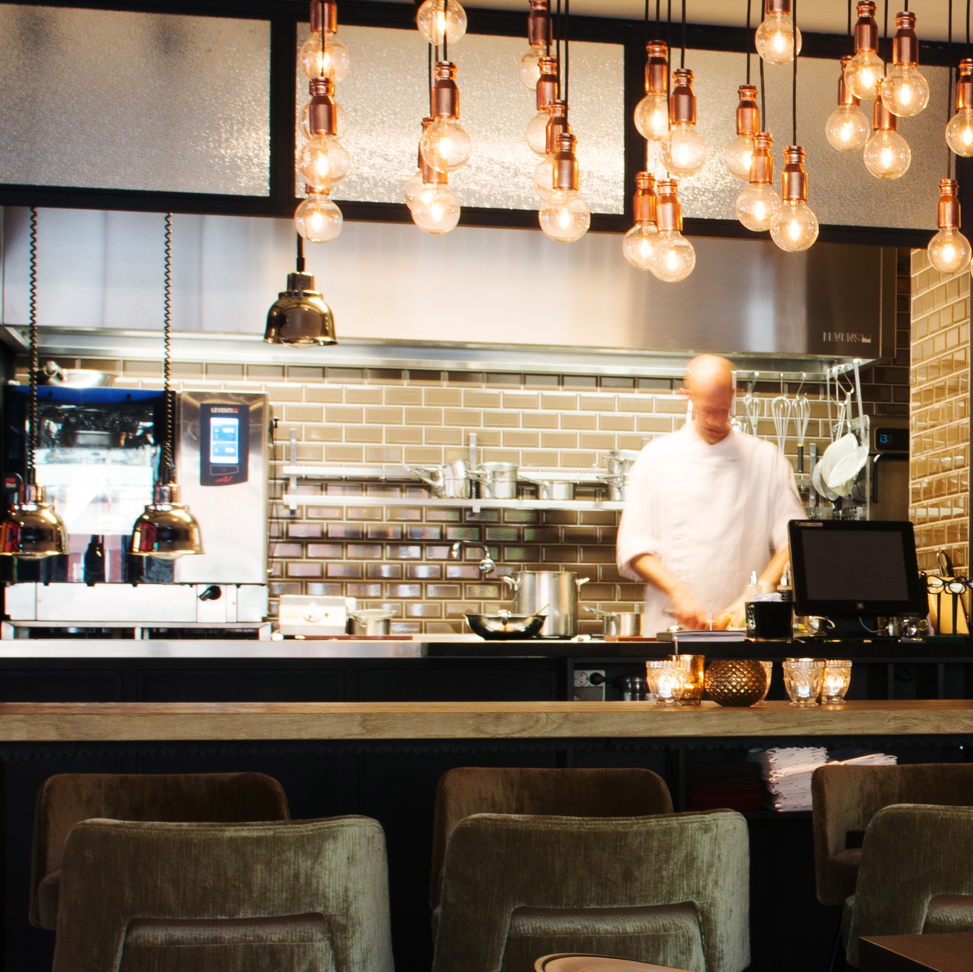 Square in tilburg metro biselado mocca 7,5 x 15,2 horeca project ... Metro tegels grijs