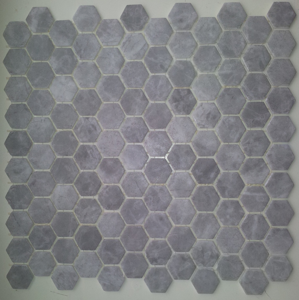 hexagon zilvergrijze marmerlook mozaïek 2,7 cm op matje m2 online bestellen - TEGELinfo
