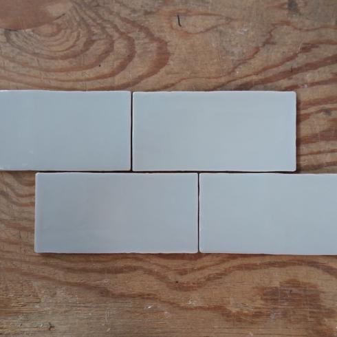     Half tile Handmade light blue 7,5 x 15 cm per m2
