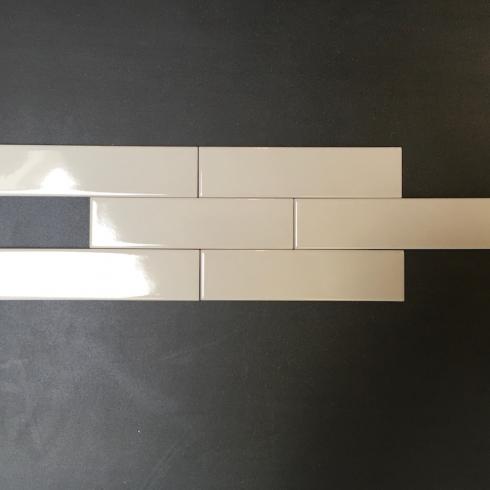     Liso glanzend lichtgrijs strakke tegel met rechte randen 5 x 20 cm per 0,5 m2
