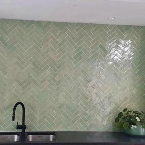     Geglazuurde visgraat Marokkaanse Bejmat zeegroen beige roze tegel 5 x 15 cm per 0,8 m2

