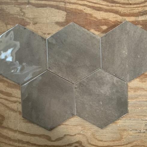    Grey taupe mood taupegrijze vintage gemêleerde hexagon wandtegel 15 x 17,3 cm per 0,86 m2
