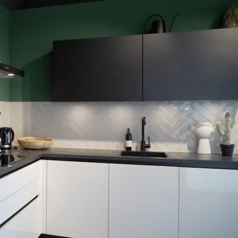     badkamer visgraat wandtegel Half Tile light grey lichtgrijs  7,5 x 30 cm per m2
