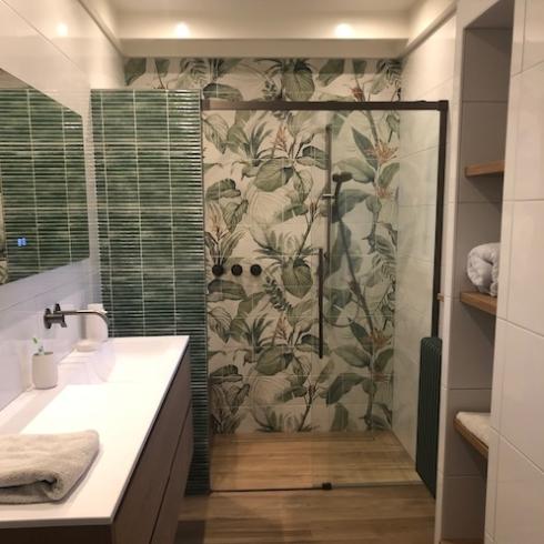     Stripes wijnbar rond groen glanzend 15 x 30 cm per 0,9 m2
