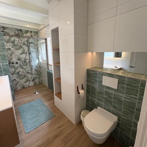     Stripes wijnbar rond groen glanzend 15 x 30 cm per 0,9 m2
