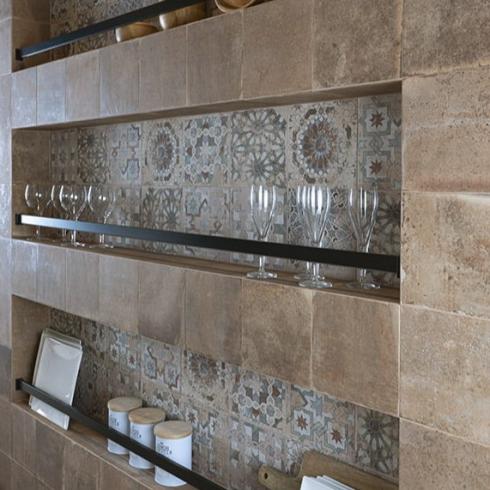     Antiek anitslip decortegel met bruintint 20 x 20 cm per m2
