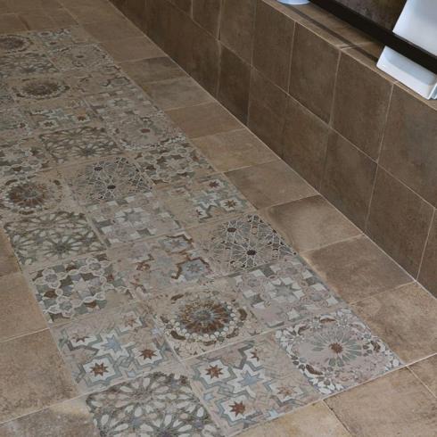     Antiek anitslip decortegel met bruintint 20 x 20 cm per m2
