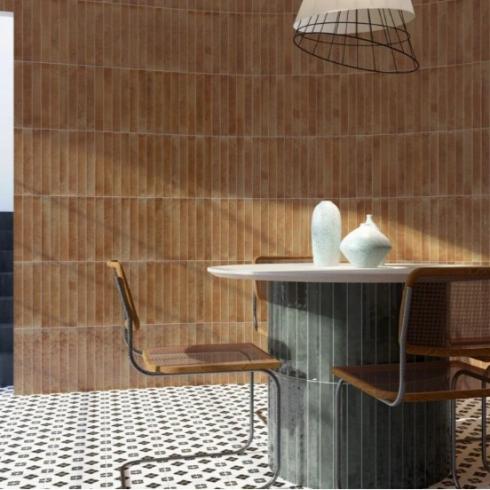     Celtic XL glanzende langwerpige lichtbruine tegel 5 x 40cm per 0,9m2
