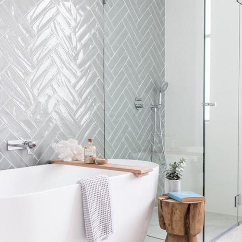     badkamer visgraat Half Tile light grey lichtgrijs  7,5 x 30 cm per m2
