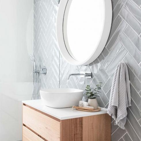     badkamer visgraat Half Tile light grey lichtgrijs  7,5 x 30 cm per m2
