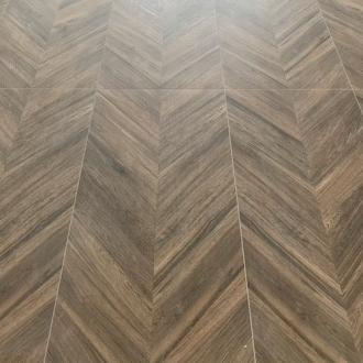     Houtlook chevron tegel eik 59,5 x 119,2 cm per 1,42 m2
