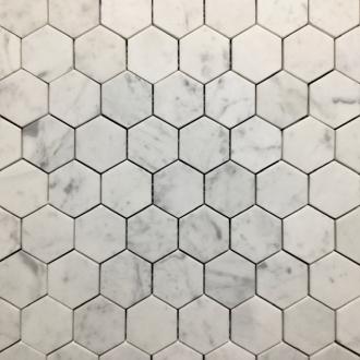 Hexagonal Carrara wit marmer met grijze aders wand - & vloertegel 5 x 5 per matje