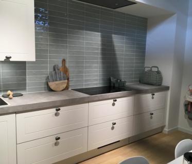     Bolton half tile mint
